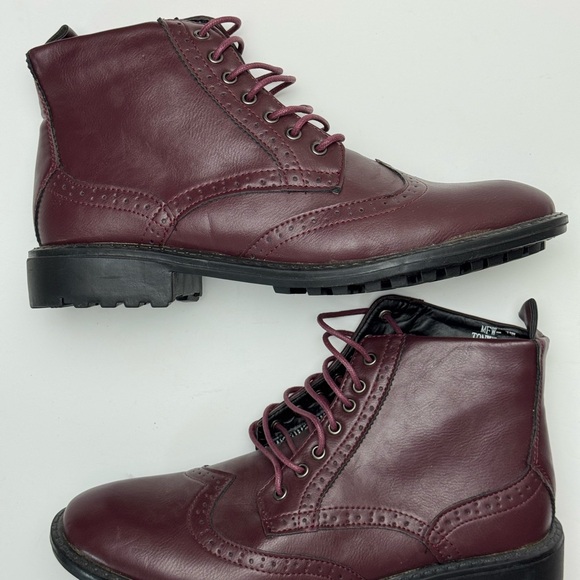 Size 9 - Brave Soul Men’s Burgundy Brogue Boots - Picture 1 of 6